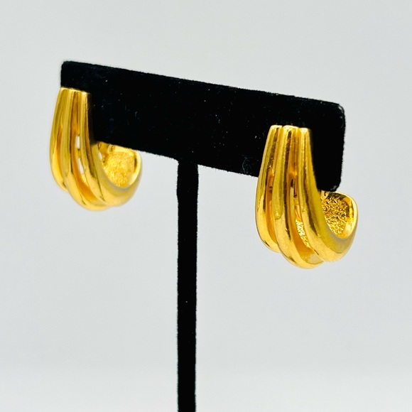 Gold tone vintage clip on earrings career style simple - Picture 6 of 10